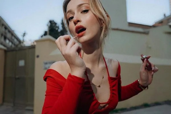 Explosive AI-Generated Fashion Looks Shaping the Industry