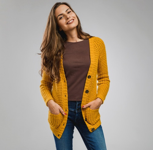 Stylish and Versatile Ways to Wear Cardigans-with Jeans and a T-shirt